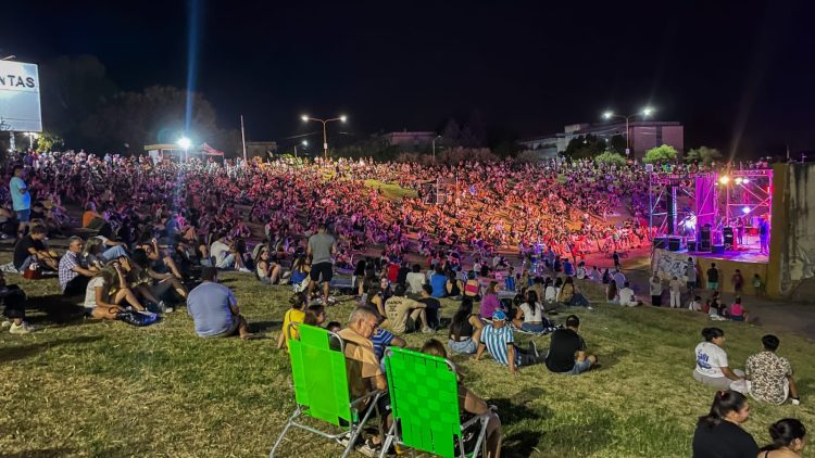 Una multitud disfrutó de la primera edición del Festival de Verano